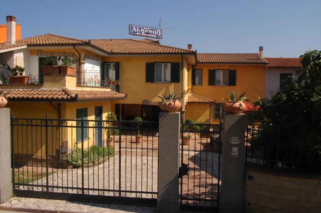 Albergo Da Benedetta Vetralla Kültér fotó